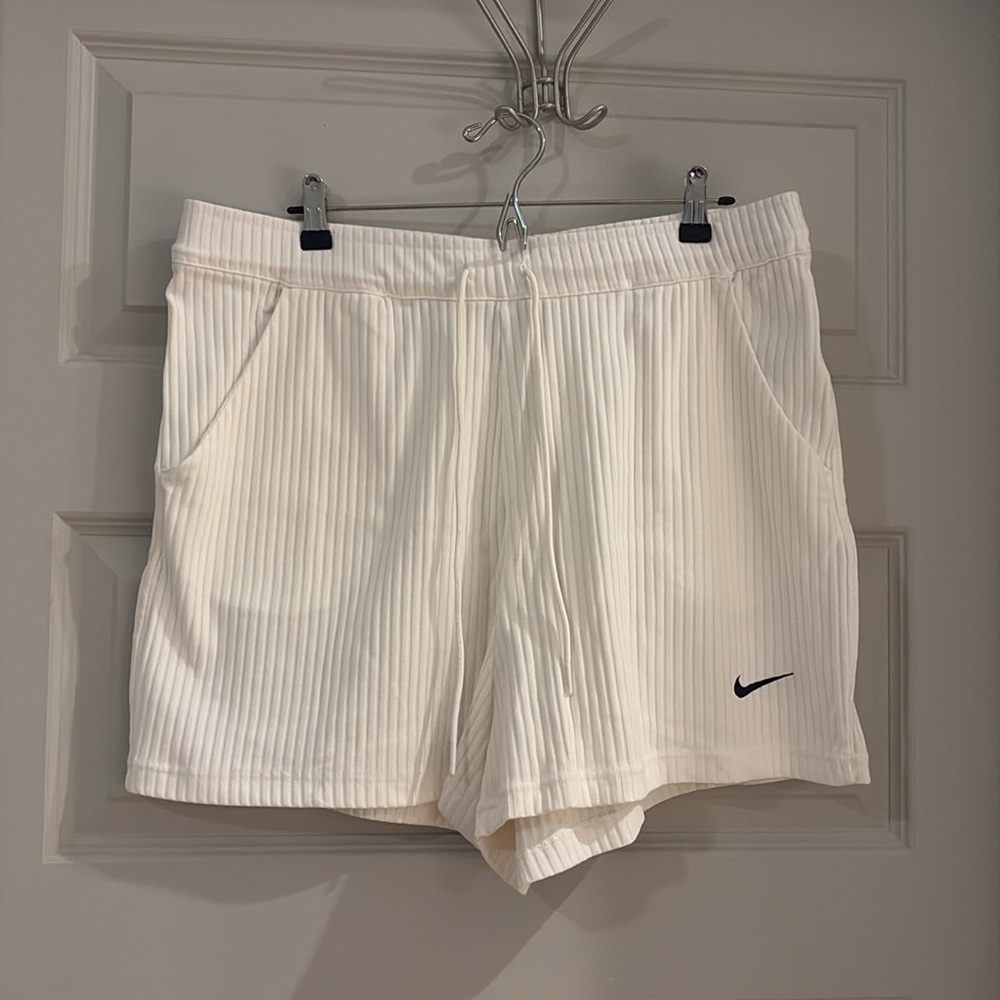 NIKE Sportswear Women’s High-Waisted Ribbed Jersey Shorts